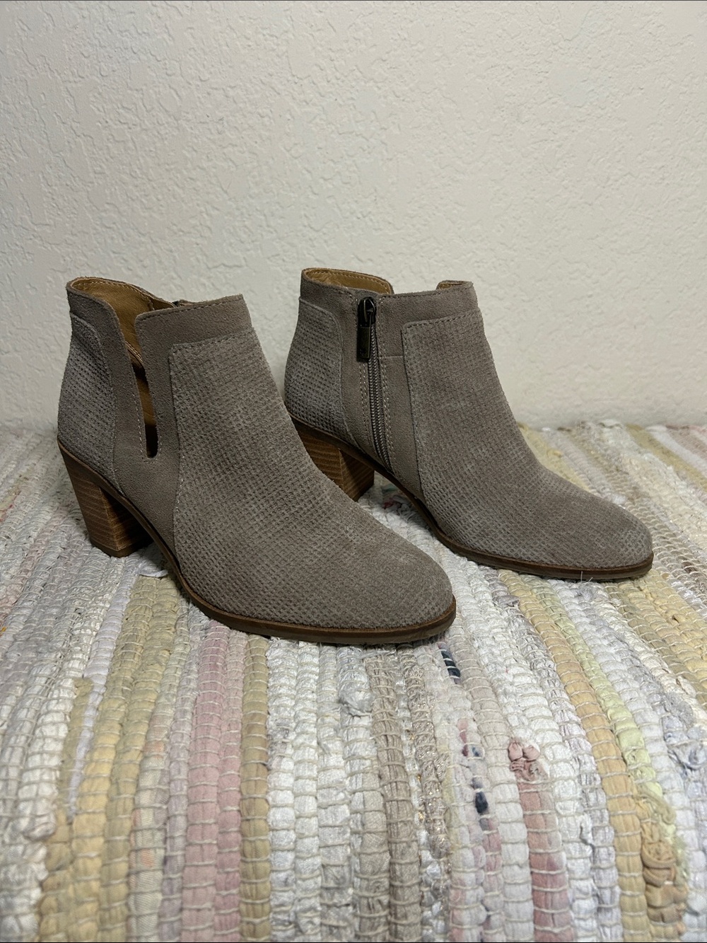 Lucky Brand Women’s 6 Taupe Perforated Suede Cutout Ankle Booties